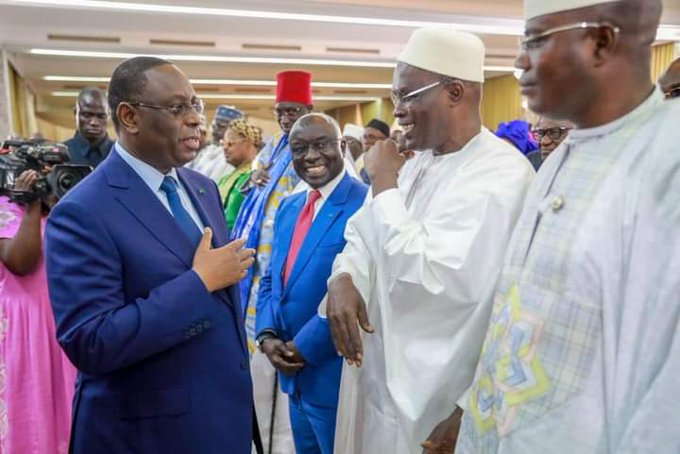 Organiser un dialogue,se targuer de maitriser la situation ,parler avec condescendance au peuple sénégalais