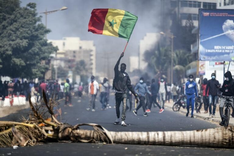 L’injustice et l’inégalité dans la politique sénégalaise : un appel à la démocratie et à l’égalité