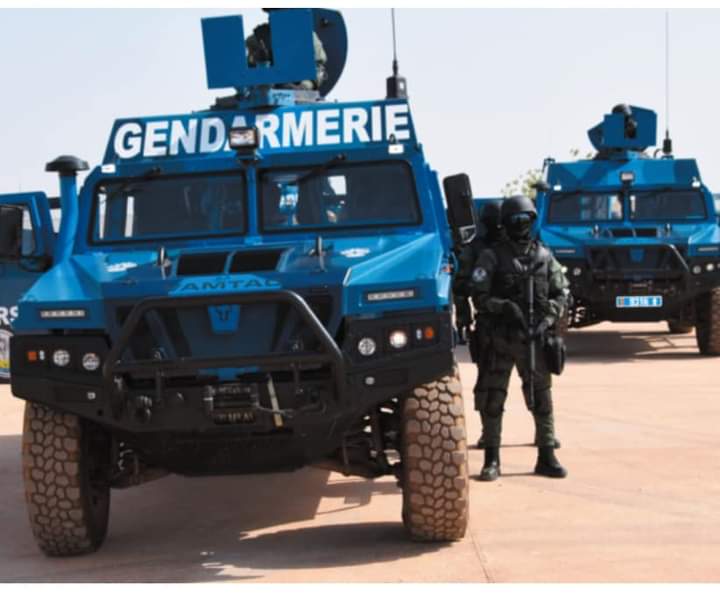 Non la gendarmerie nationale n’est pas mise sous tutelle de l’armée!!