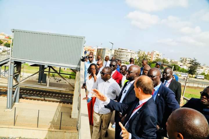 Le ministre des Transports, Malick Ndiaye, visite les installations du TER